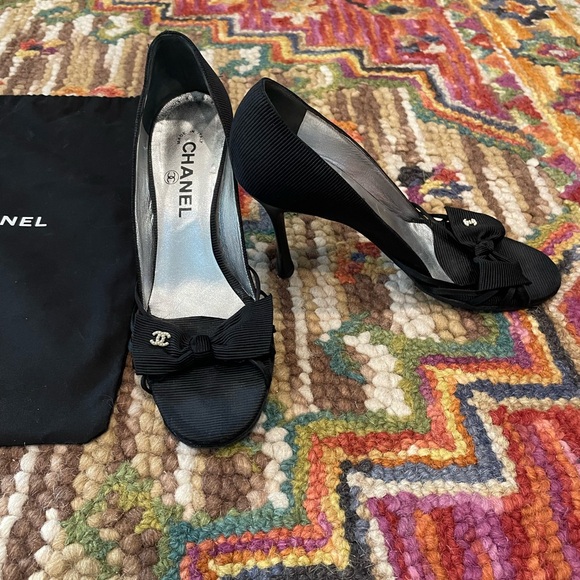 πΊππΊ Chanel Bow Heels with Pearl Logo Interlocked CCβs - Picture 1 of 12